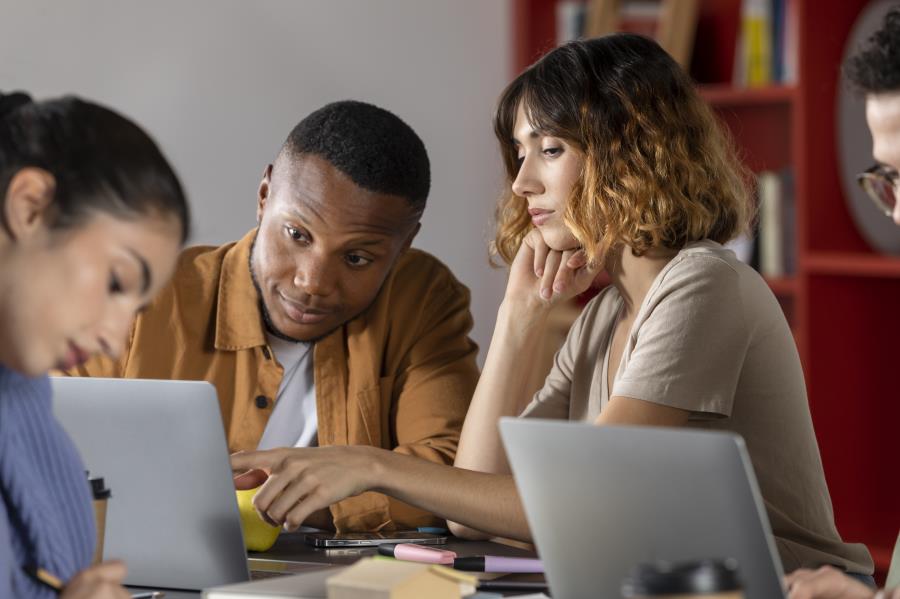 6 em cada 10 empregadores demitiram os jovens da geração Z, contratados no início deste ano  