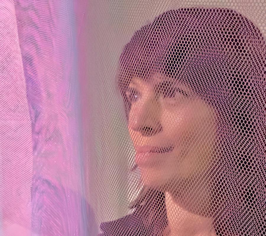 Elisa Stecca faz Genebra vibrar em vermelho com “Ibirapitanga”