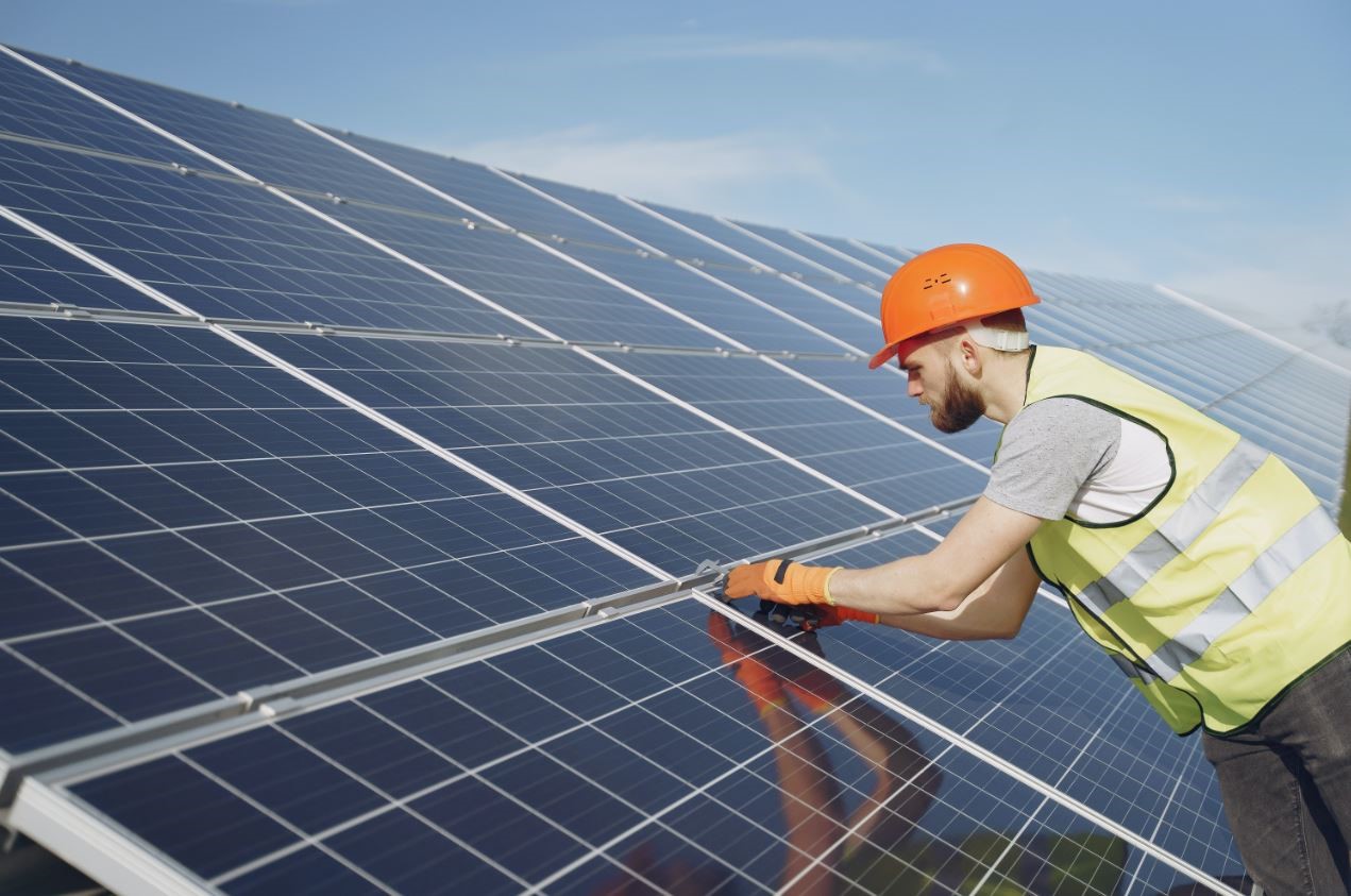  Energia solar atinge 25 gigawatts e ultrapassa R$ 125,3 bilhões em investimentos no Brasil, informa ABSOLAR  