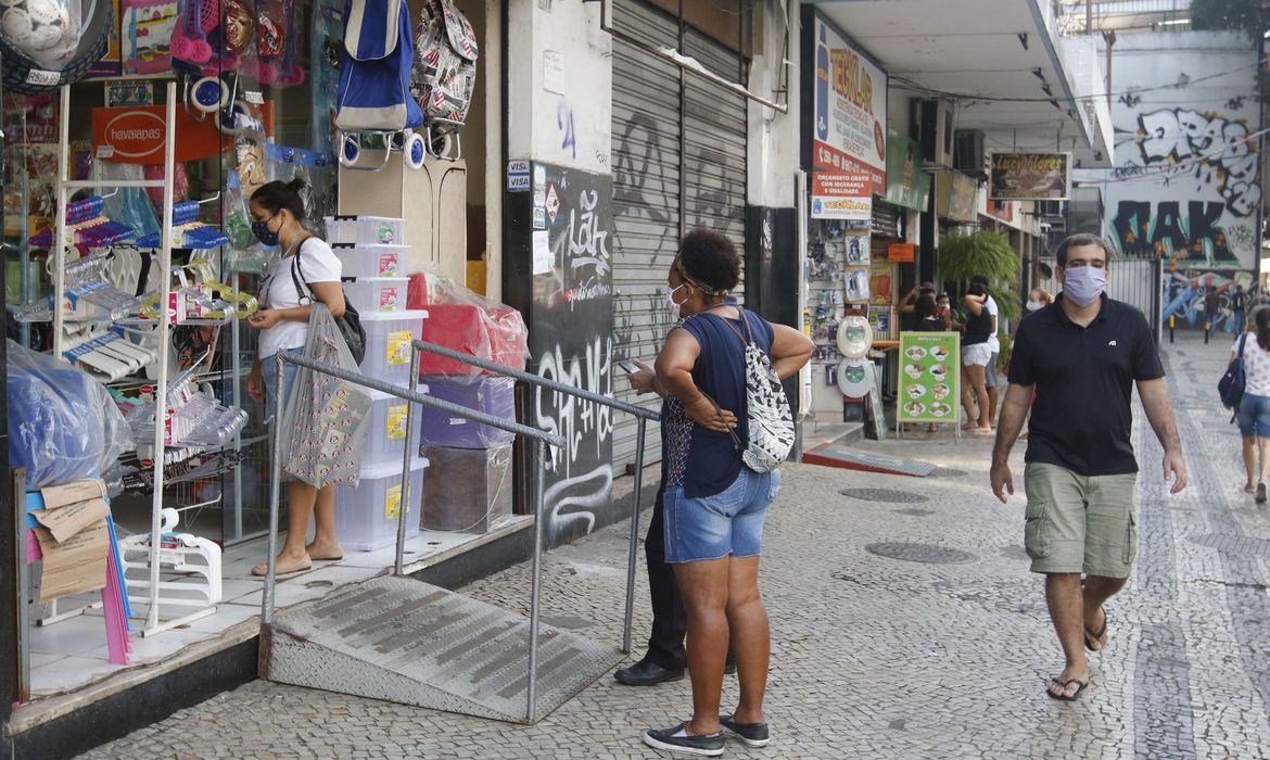 Vendas do comércio crescem 5,2% de junho para julho