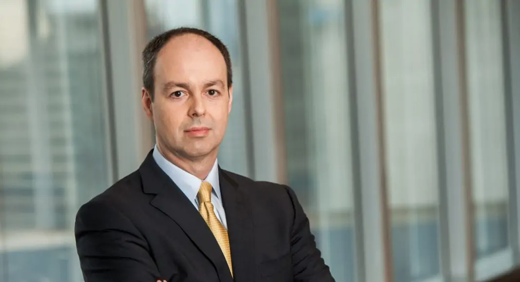 “O dólar ganha por W.O. Não tem quem substitua”, diz CIO da XP sobre moeda americana