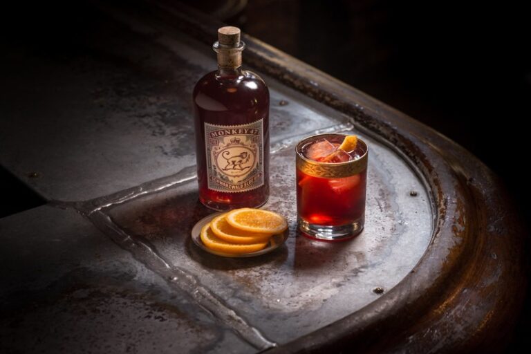 Monkey 47 Sloe Gin: conheça este rótulo especial para celebrar o Dia Mundial do Gin