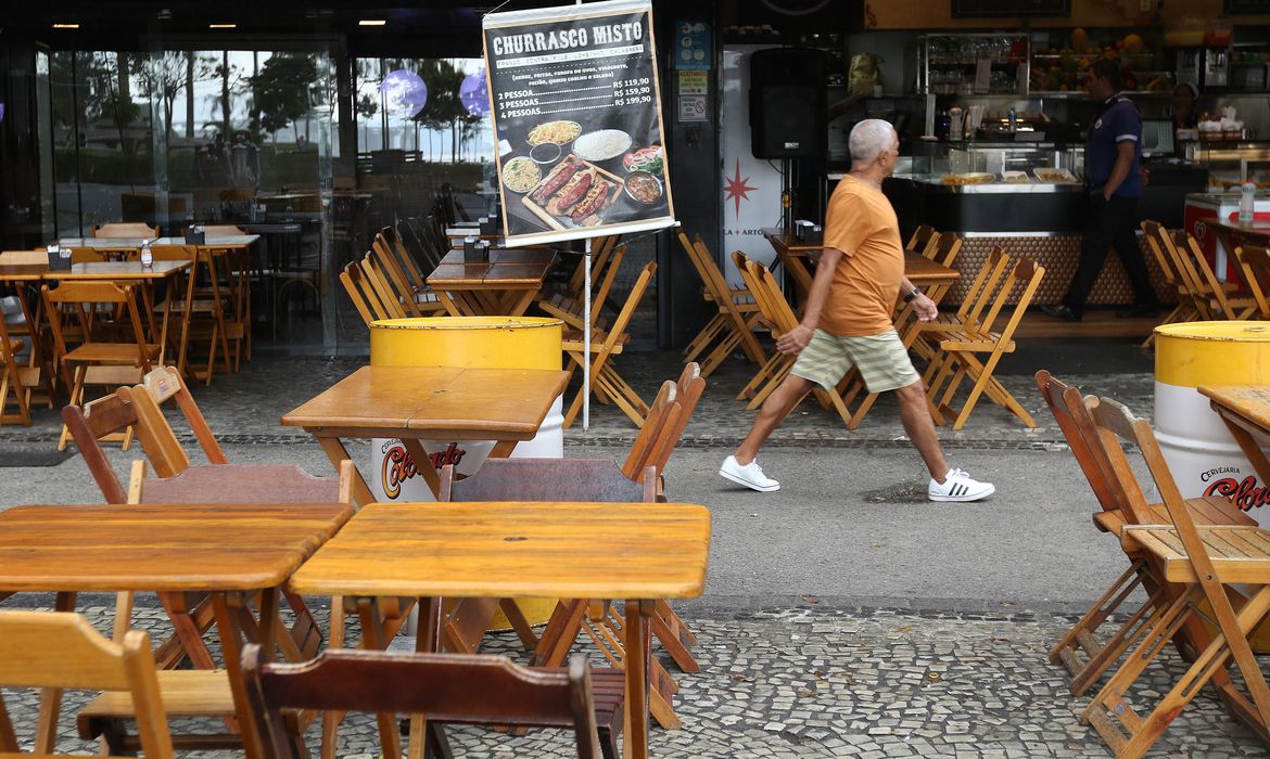 Volume de serviços fica estável em novembro