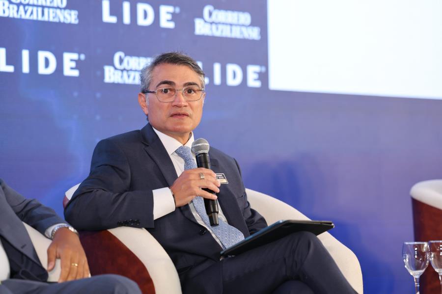 Isaac Sidney defende ajuste fiscal rigoroso e alerta para riscos da economia global