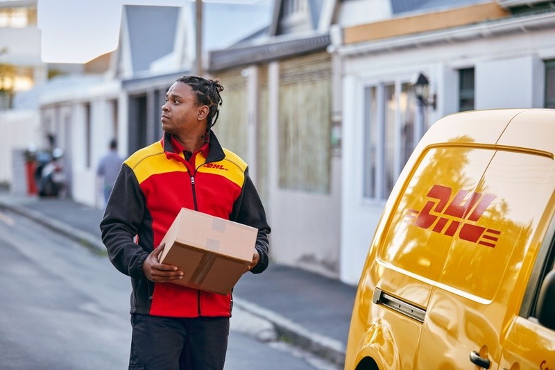 DHL lança solução expressa para pesquisa clínica com entregas do Brasil aos EUA no dia seguinte
