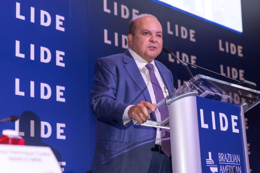 Sem segurança política, o Brasil continuará fora do radar dos grandes investimentos, alerta Ibaneis Rocha