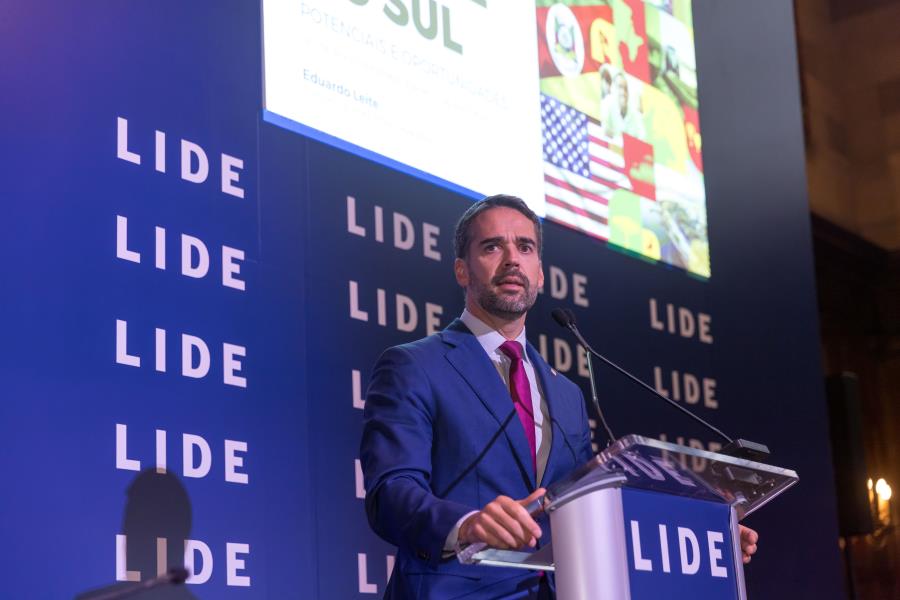 “Fizemos o que é certo, do jeito certo”: Eduardo Leite exalta reformas do RS e cobra despolarização para destravar investimentos no Brasil