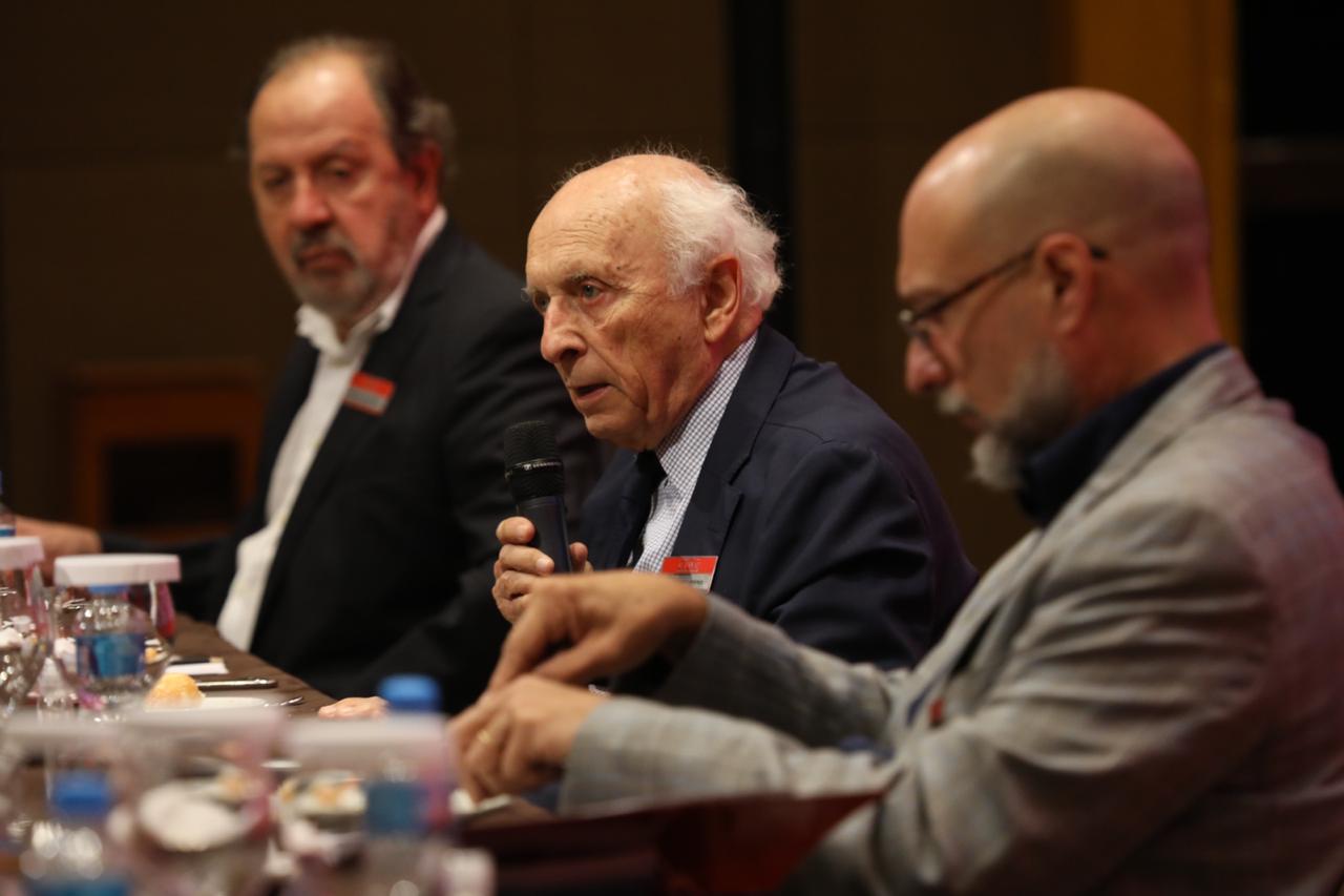 "Postura ambiental do Brasil está se perdendo de forma irracional por conta de ideologia", afirma Rubens Ricupero