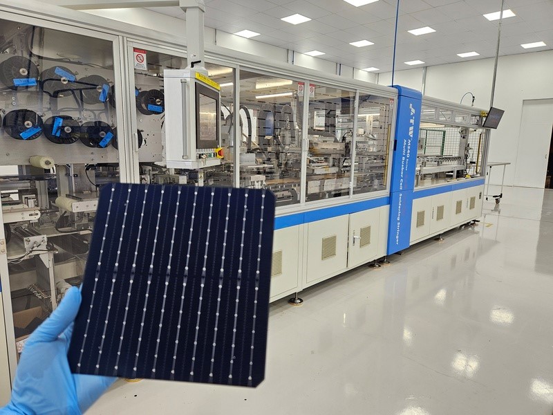 BYD inaugura laboratório para estudar ciclo da produção de módulos fotovoltaicos