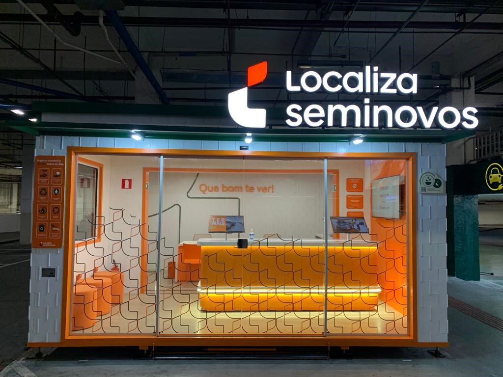 Localiza Seminovos inaugura lojas construídas com blocos de plástico reciclado