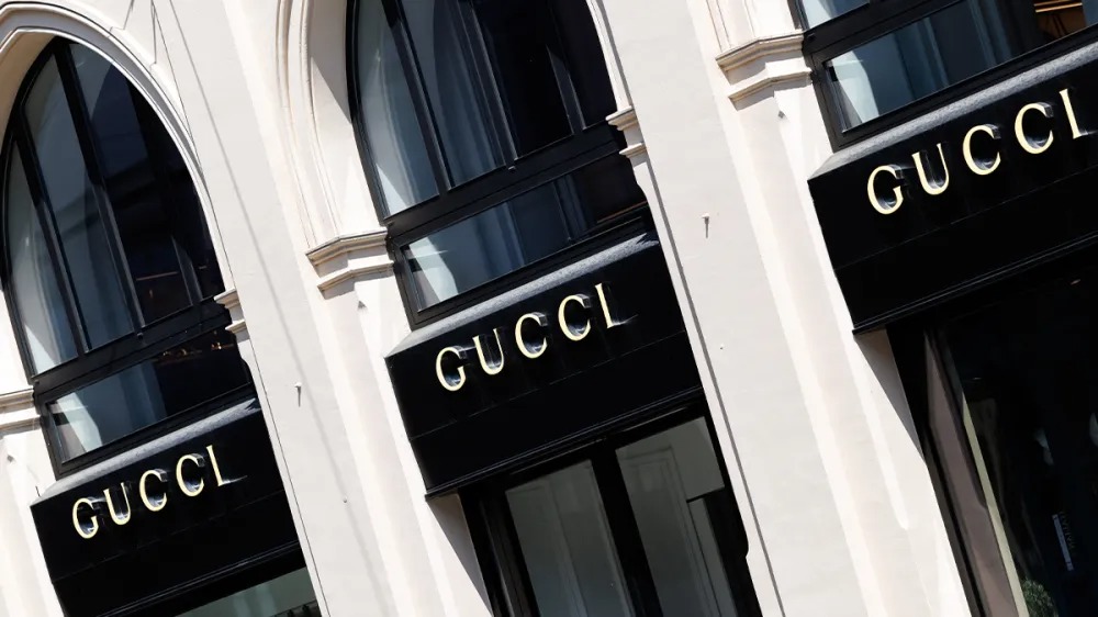 Gucci e Balenciaga foram atingidas por um ataque cibernético massivo que roubou dados de clientes