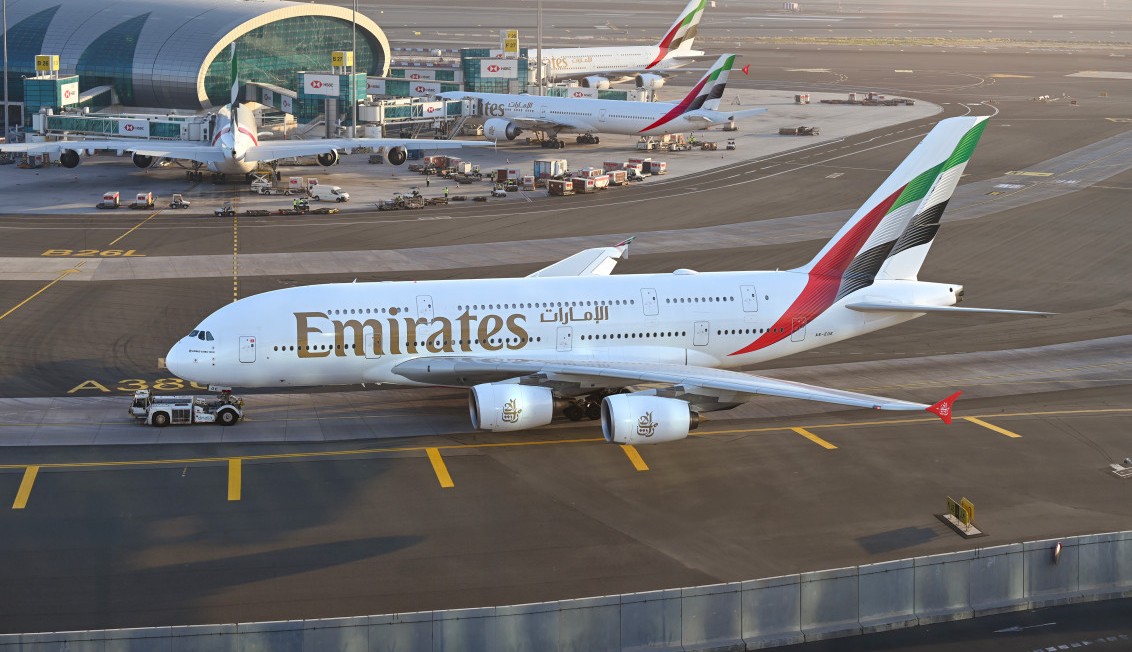 Emirates é a 1ª aérea a cobrir despesas médicas por conflitos em seguro de viagem 
