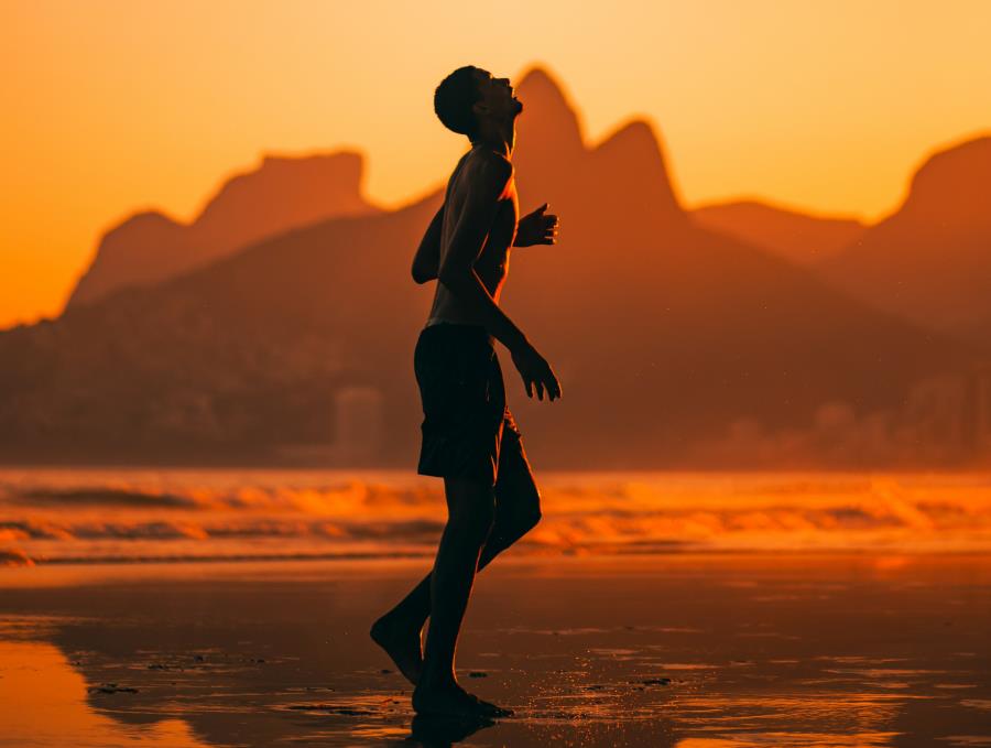 Brasil entra no top 10 global de felicidade e supera média mundial