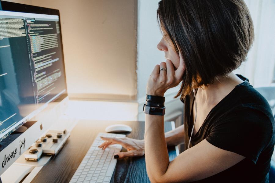 3 iniciativas que impulsionam a participação feminina na tecnologia 