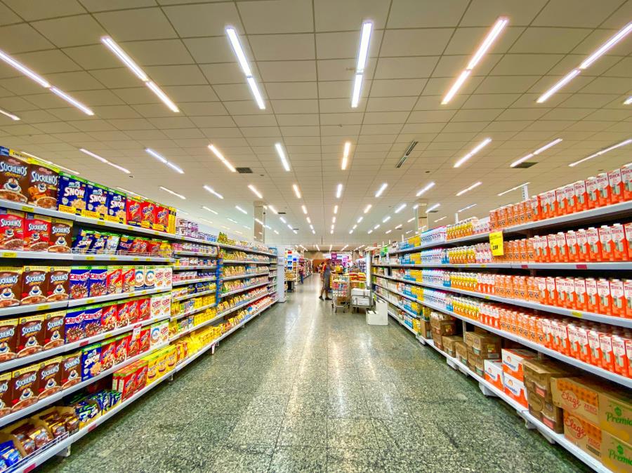 Supermercados e restaurantes registram alta no consumo