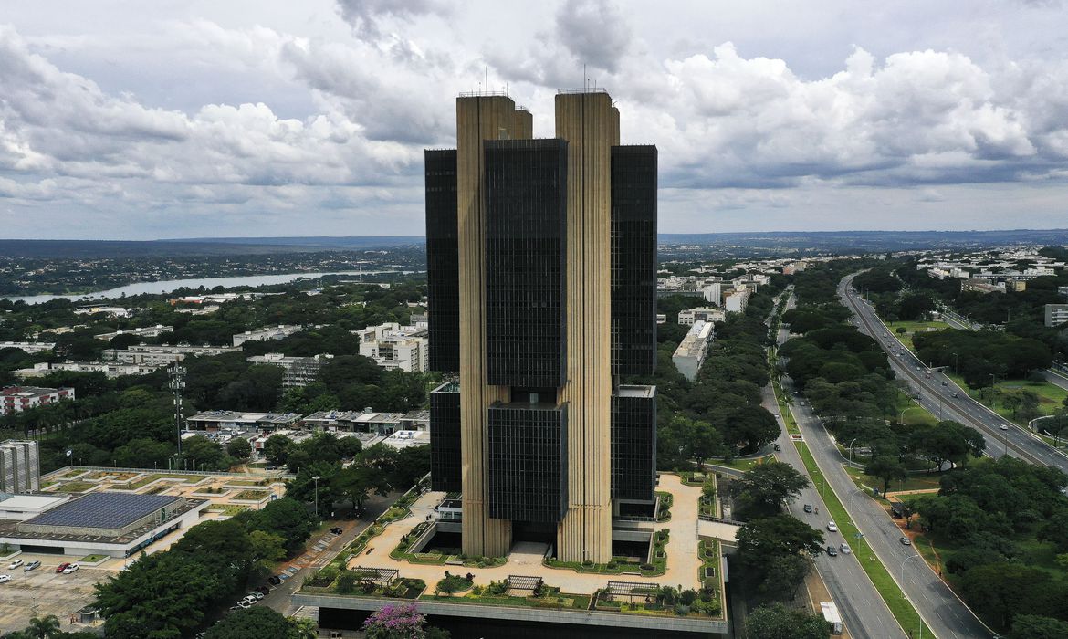 Banco Central: mercado financeiro estima inflação em 10,05% este ano