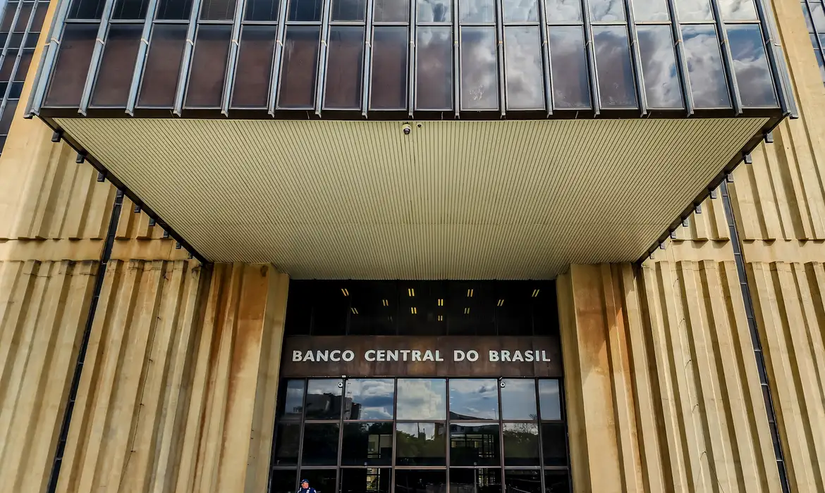 Mercado eleva previsão da inflação de 3,96% para 3,98% em 2024