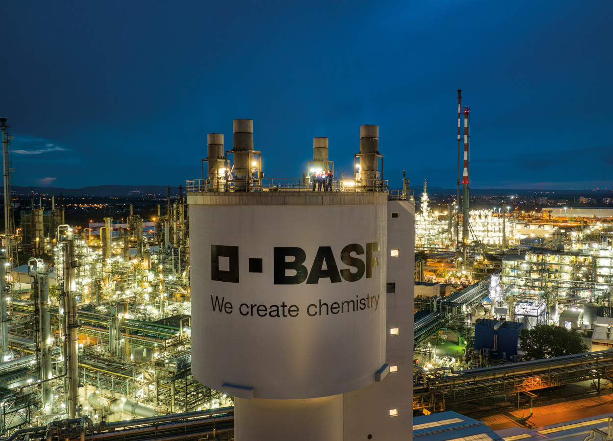 BASF inicia construção de bomba de calor industrial para geração de vapor sem CO₂