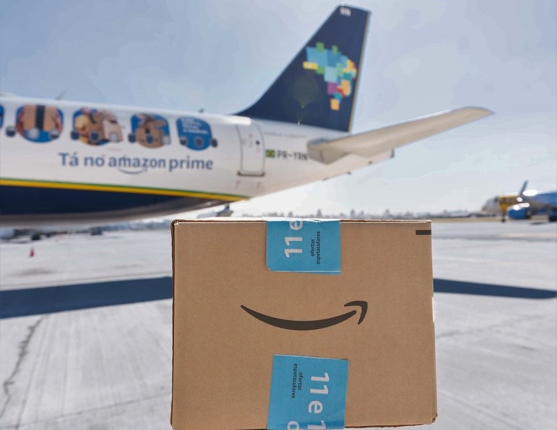 Amazon e Azul Linhas Aéreas Brasileiras ampliam acordo para acelerar entregas em três regiões do Brasil