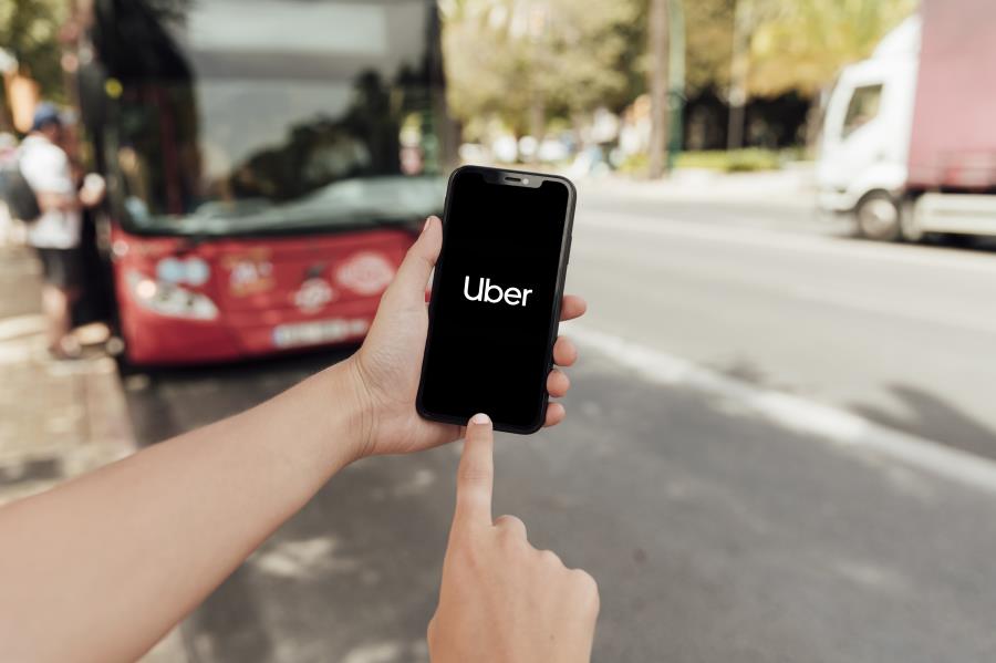 Loggi e Uber anunciam serviço integrado para entregas nacionais
