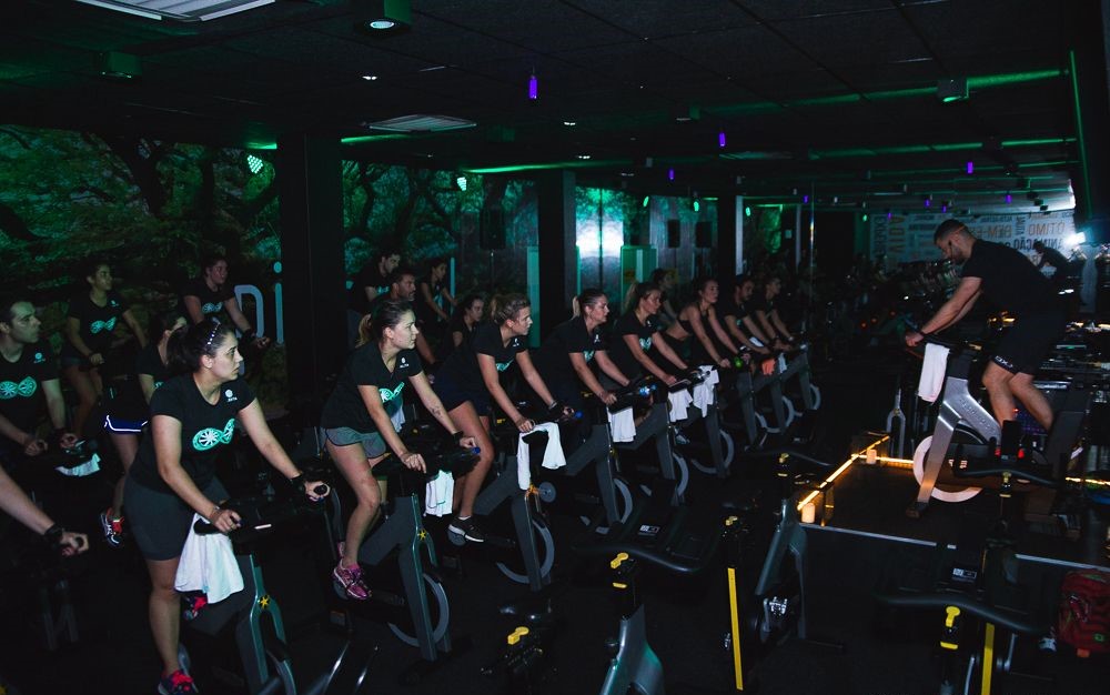 Meditação em Movimento: Spinning se reinventa como terapia para corpo e mente em 2026