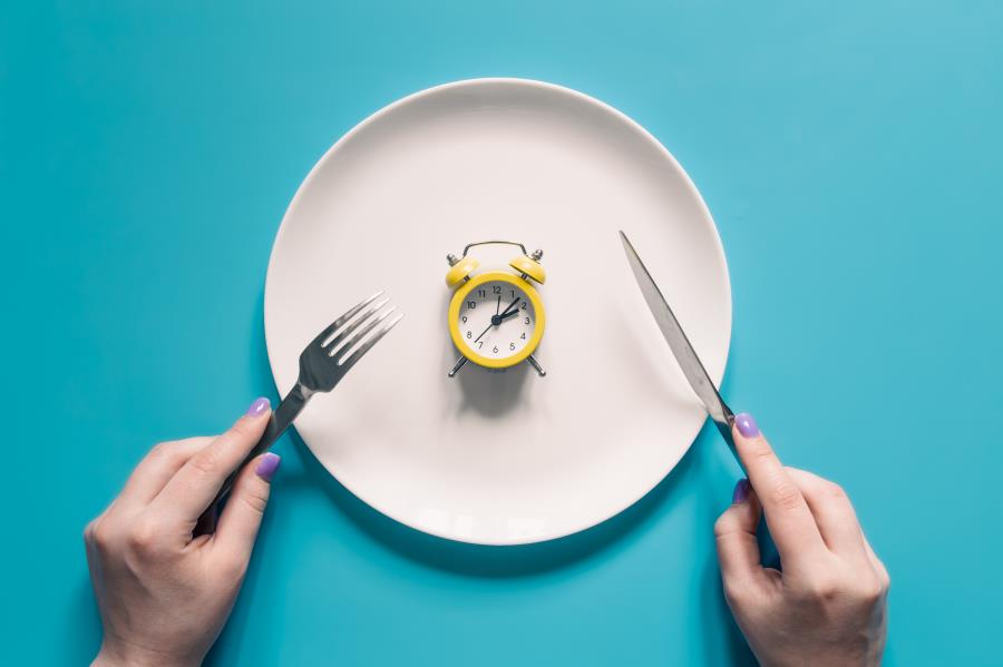 Jejum é melhor que dieta para emagrecer? Estudo indica que não