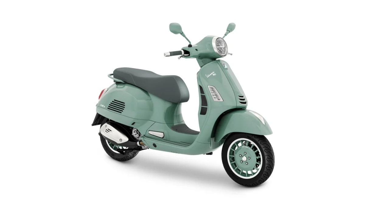 O charme italiano sobre duas rodas: Vespa celebra 80 anos com expansão no Brasil e resgate da liberdade urbana