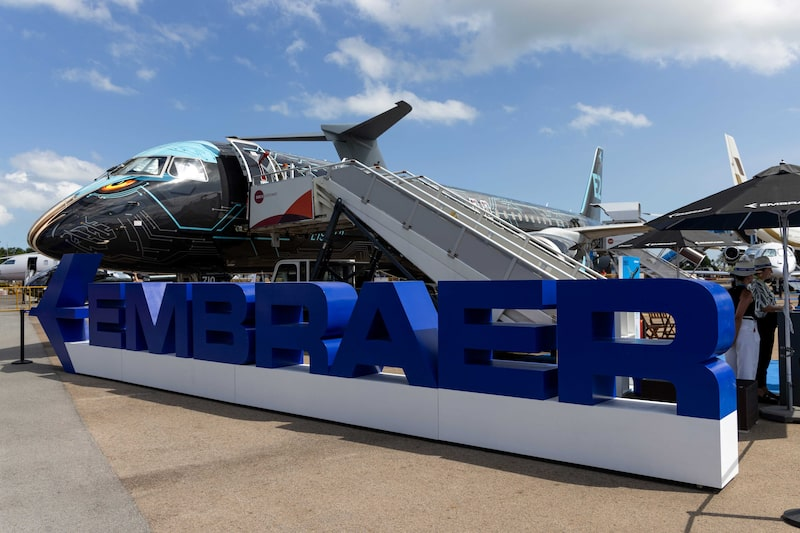 Embraer firma parceria com grupo Adani para produzir aeronaves na Índia