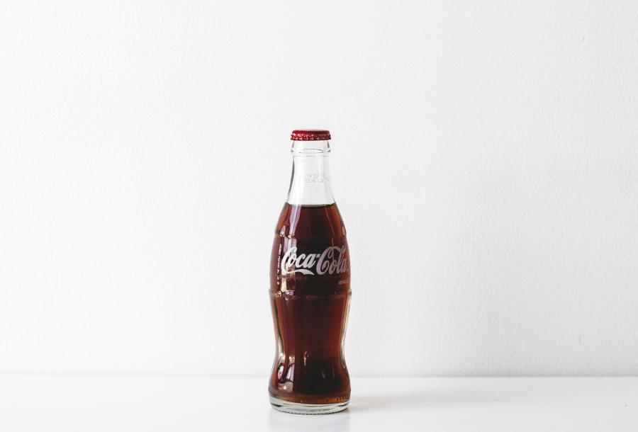 Coca-Cola impulsiona logística reversa com rastreamento de garrafas retornáveis