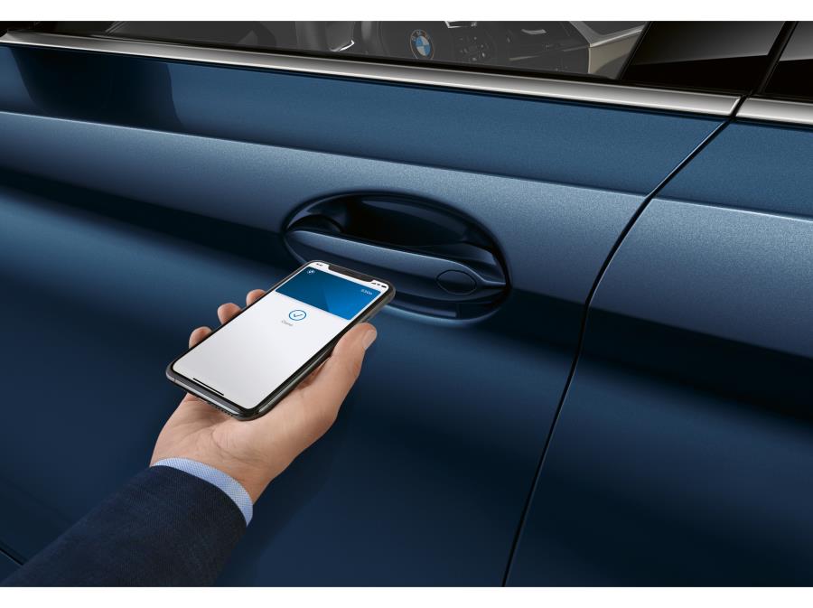 BMW Série 3 ganha motor flex e se torna o primeiro modelo produzido no Brasil a oferecer o sistema digital key