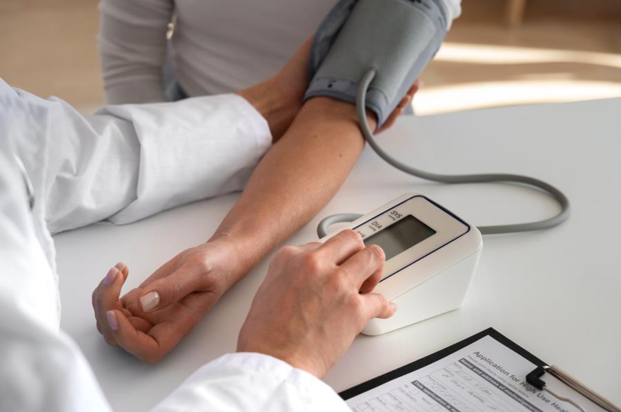 Controlar fatores de risco cardiovascular aos 50 anos prolonga a vida em uma década