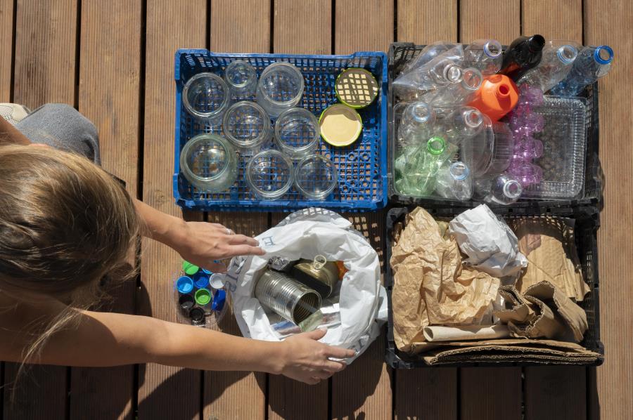 Gigantes do mercado anunciam parceria para acelerar a reciclagem de vidro no país