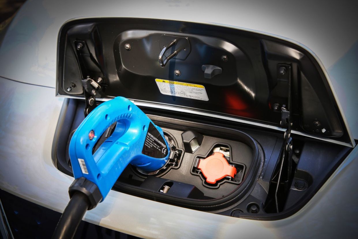 Aumento de combustíveis pode incentivar venda de veículos elétricos