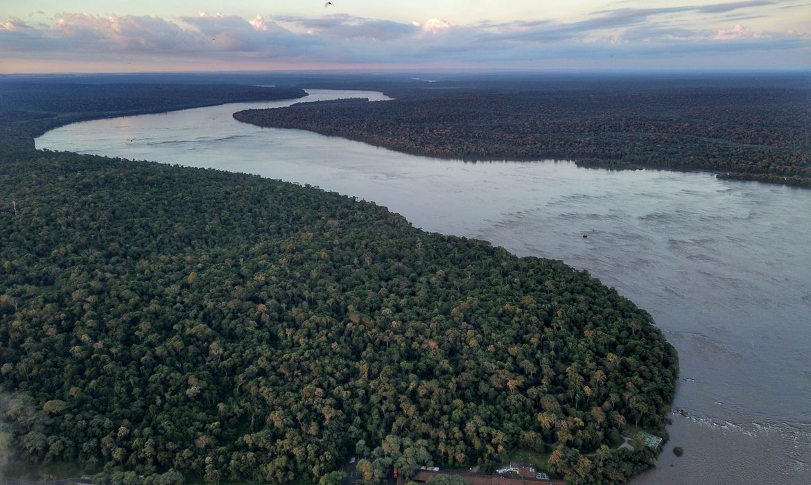 Governo emite alerta de emergência hídrica em cinco estados