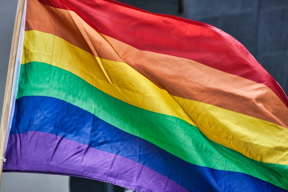 Pesquisa da TIM aponta aumento da LGBTI+fobia no Brasil