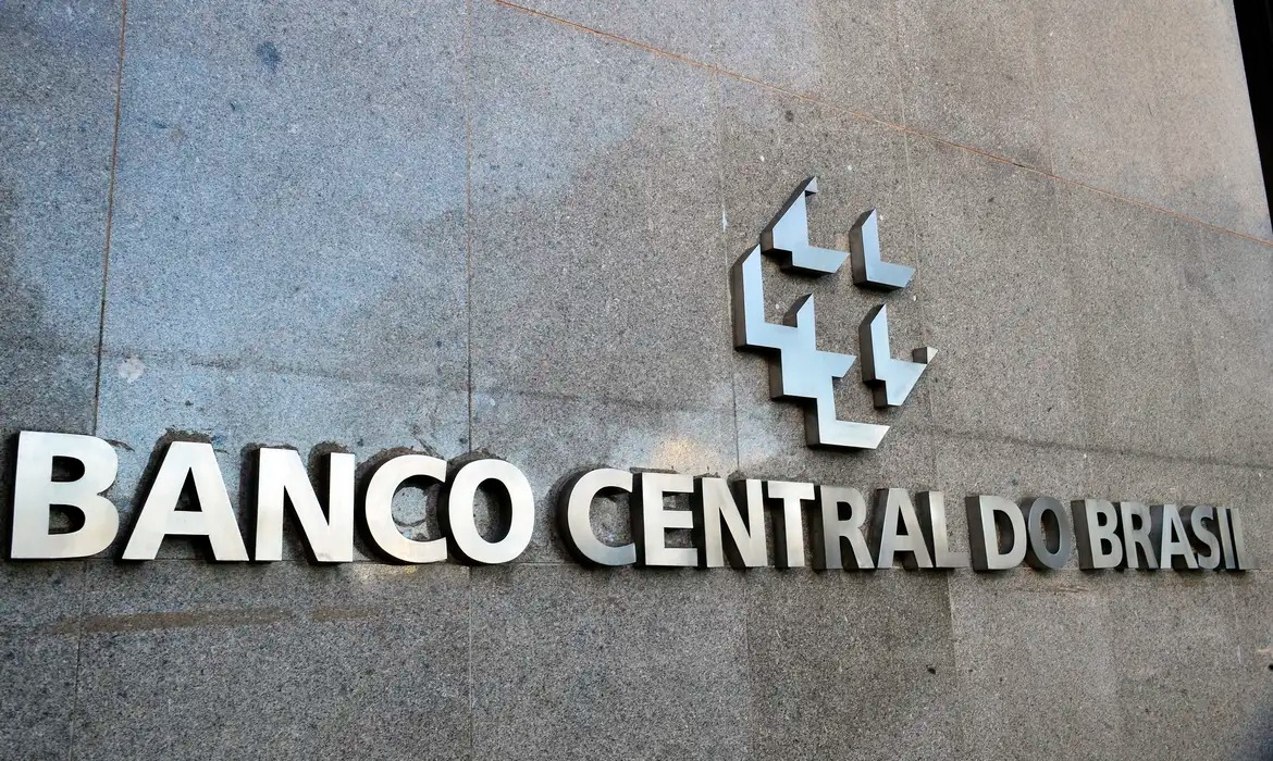 Mercado financeiro reduz previsão da inflação para 5,2%