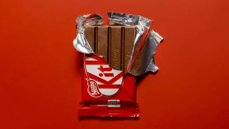 Nestlé reformula KitKat para ampliar público e descarta relação com alta do cacau