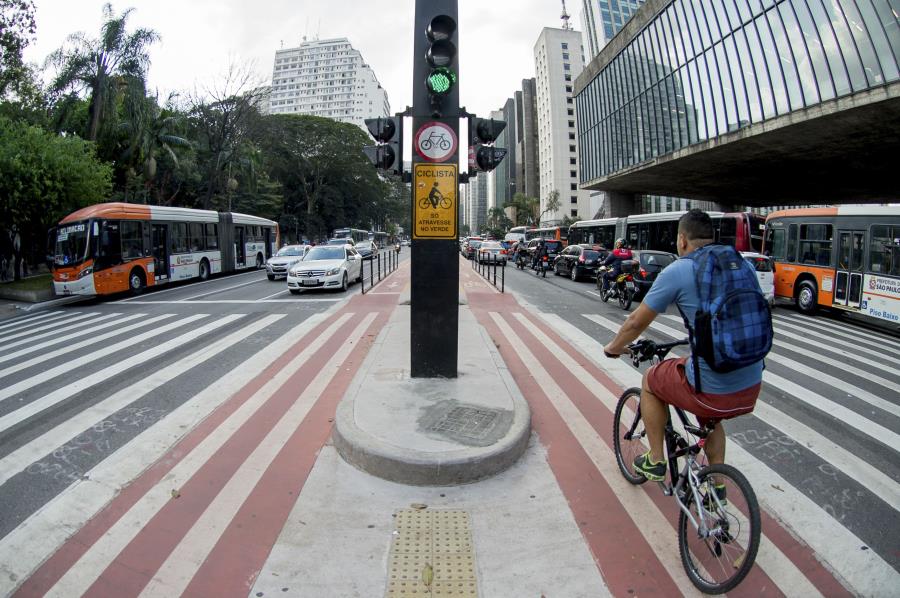 Brasileiro sem carro acha mais seguro usar bicicleta durante pandemia