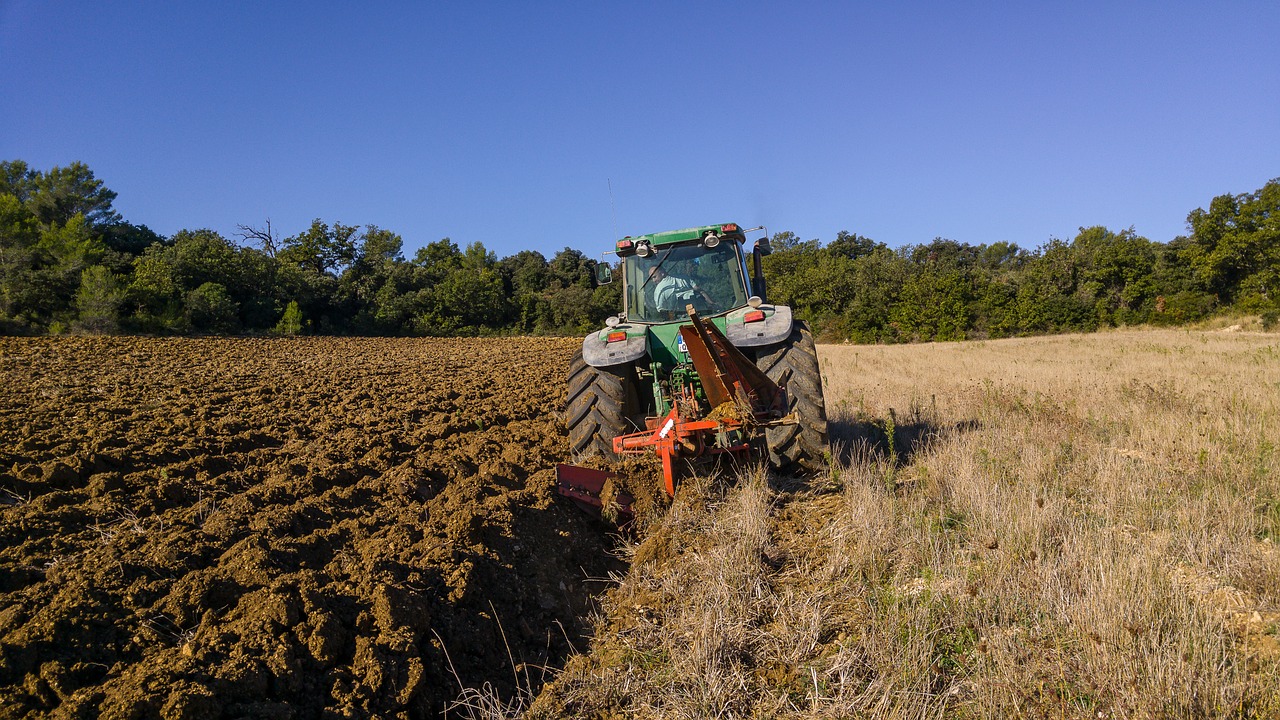 Implementos agrícolas podem ser comprados online com até 63% de economia em relação a novos, aponta OLX