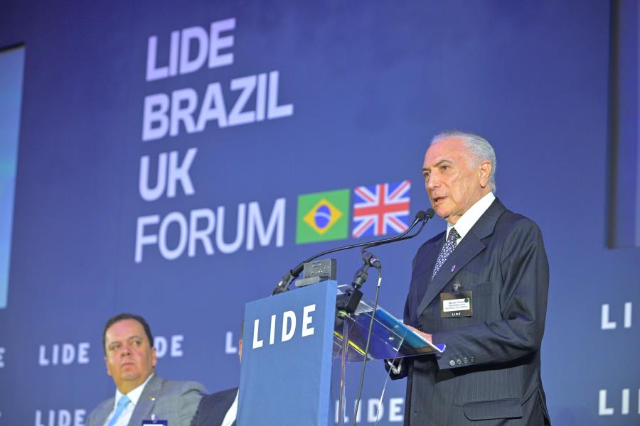 Michel Temer defende oposição responsável e elogia democracia britânica