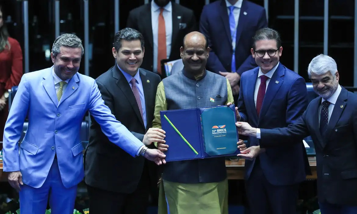 Parlamentos do Brics criticam ações protecionistas no comércio mundial
