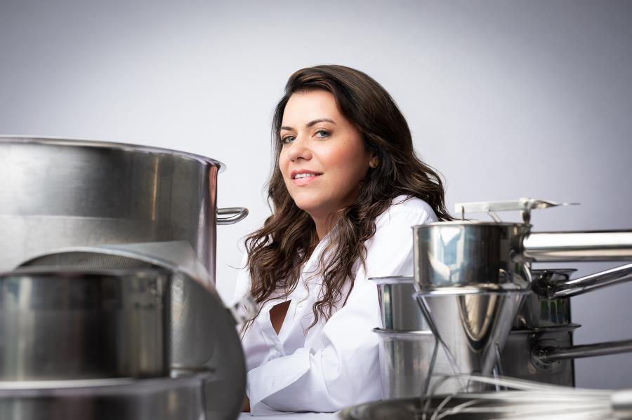 Chef Janaína Rueda é eleita Latin America's Best Female Chef 2023