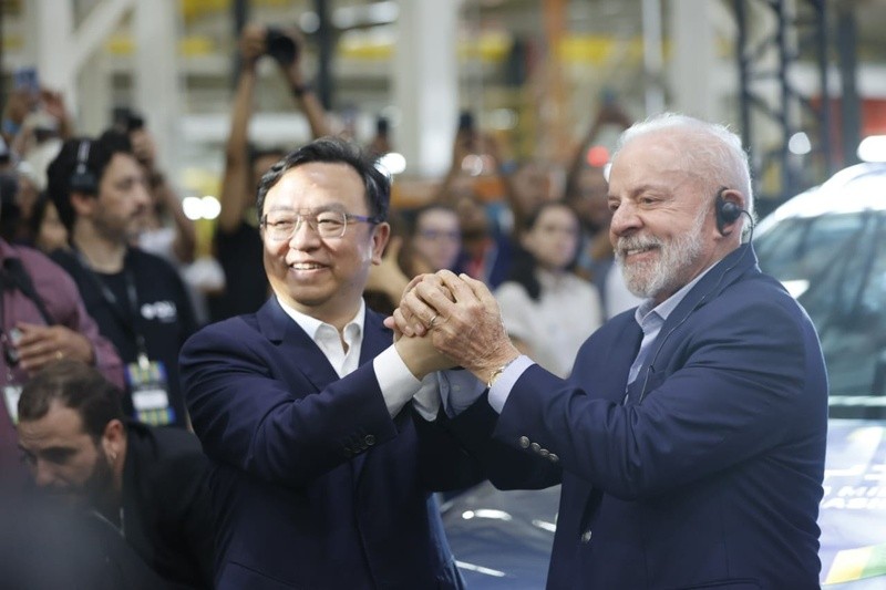  BYD inaugura em Camaçari a maior fábrica de veículos elétricos da América Latina e apresenta o primeiro carro super-híbrido plug-in flex fuel do mundo