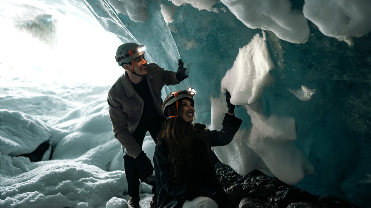 Four Seasons Whistler apresenta "The Glacier Table", uma experiência com pouso de helicóptero em gelo perpétuo