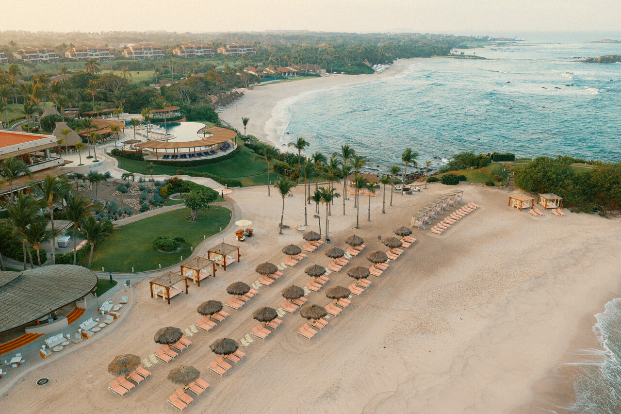 Four Seasons Resort Punta Mita apresenta o beach club Cuevas Club de Playa, nova experiência na Riviera Nayarit