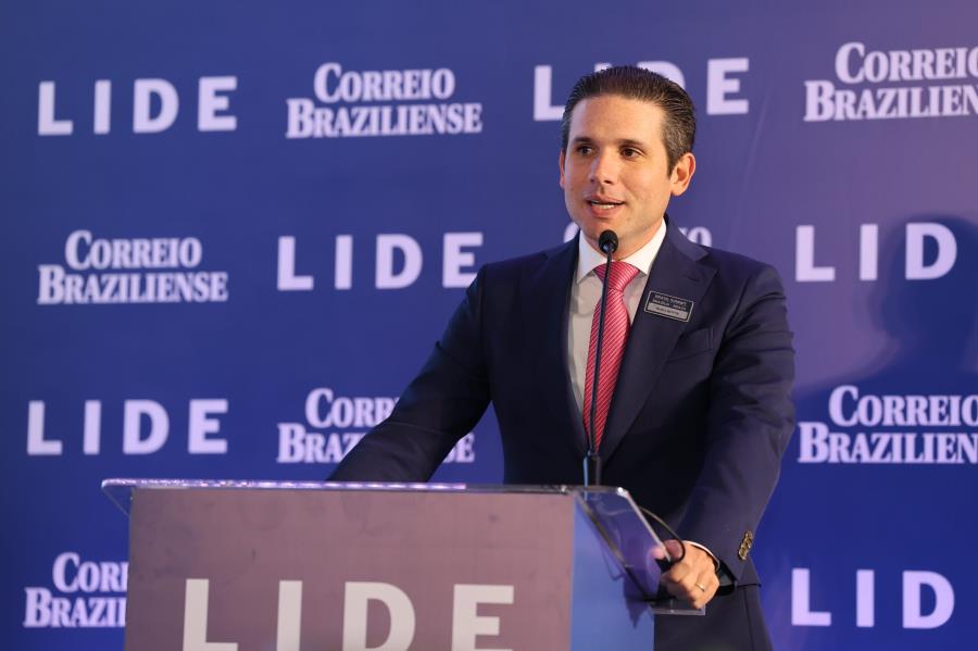 Hugo Motta defende responsabilidade fiscal e modernização da máquina pública no Brasil Summit
