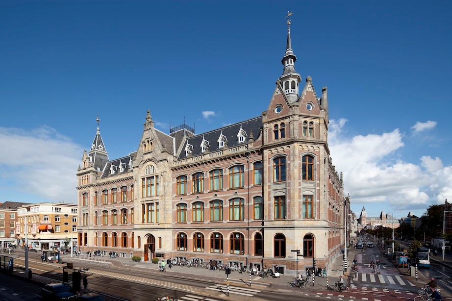 Onde o patrimônio holandês e o luxo moderno convergem no coração de Amsterdã