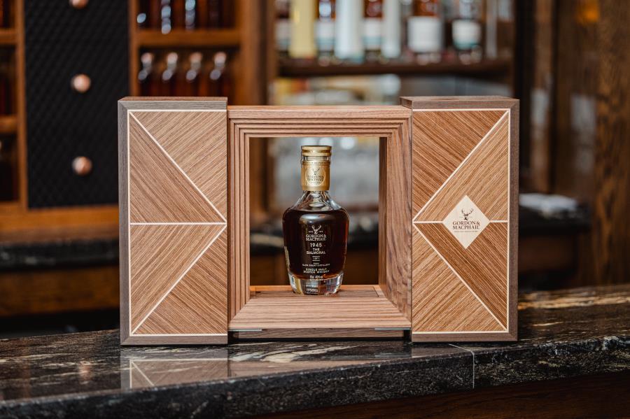 Raríssimo Glen Grant 1945 protagoniza experiência de R$ 400 mil no SCOTCH Whisky Bar, em Edimburgo