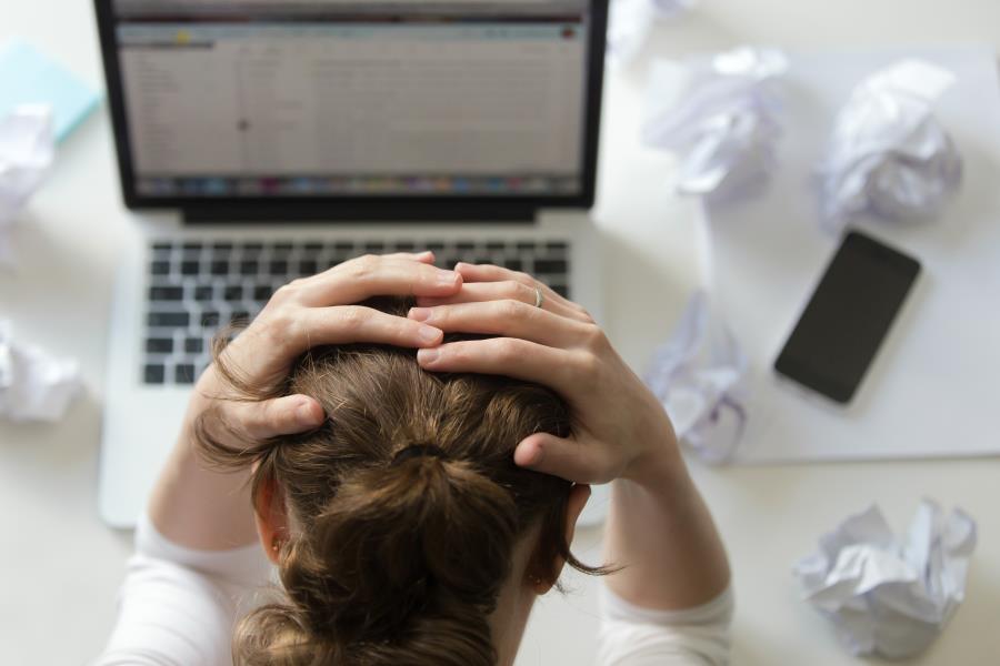 Redes sociais ampliam desinformação sobre saúde mental, aponta estudo