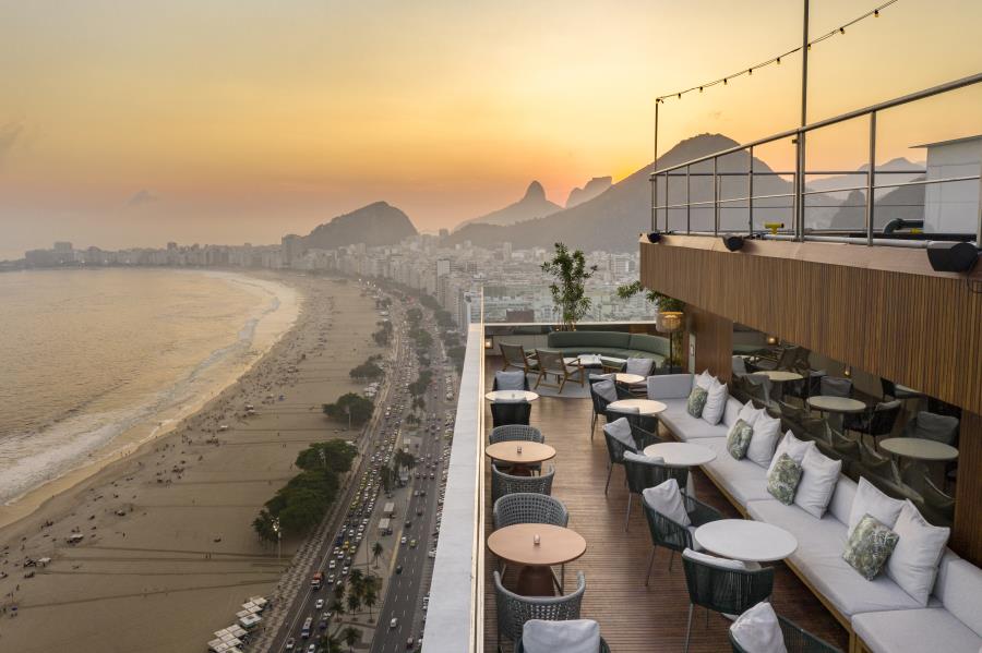 Hotéis Hilton destacam rooftops como cenários privilegiados para celebrar o aniversário do Rio 